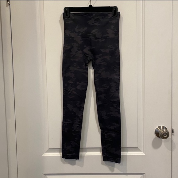 Spanx Seamless Camo Leggings - Picture 4 of 5